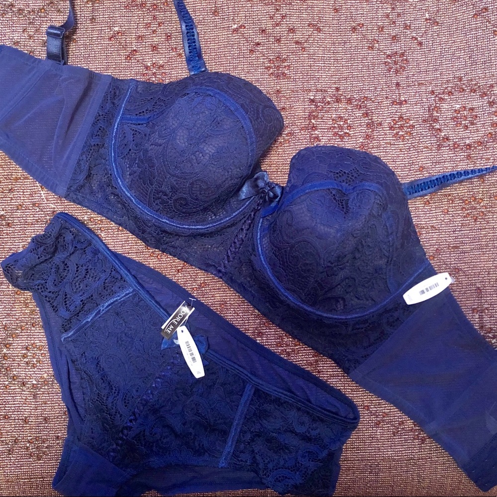 BRAND NEW Plus-Size SEXY bra/panty set.